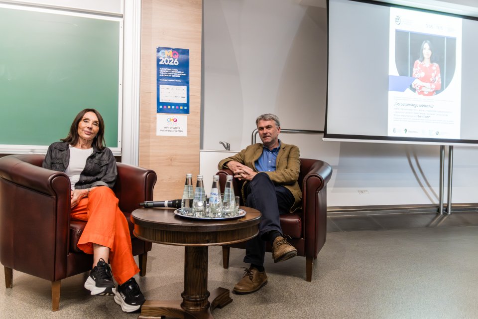 Na zdjęciu Profesor Łukasz Mamica i Ewa Ewart