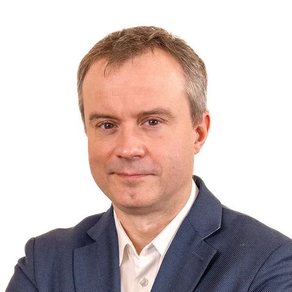 Meżczyzna w garniturze