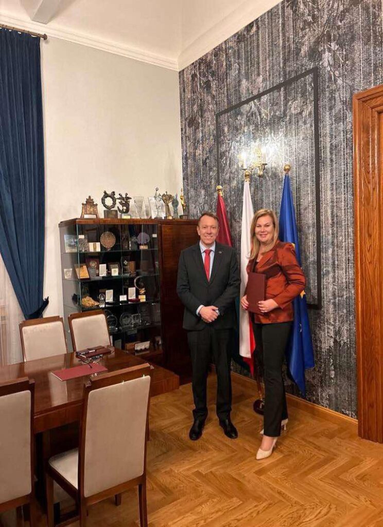 WhatsApp Image 2024 12 04 At 13.46.38 Pani Dyrektor Kolegium M. Szaraniec i Pan Rektor B. Ziębicki