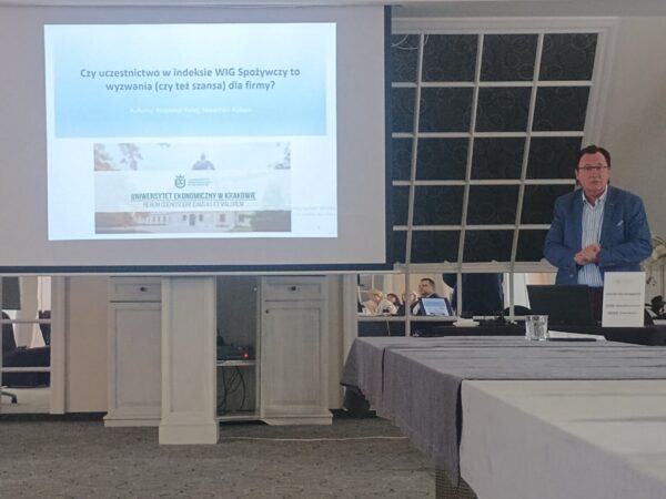 Prezentacja, w tle Prowadzący